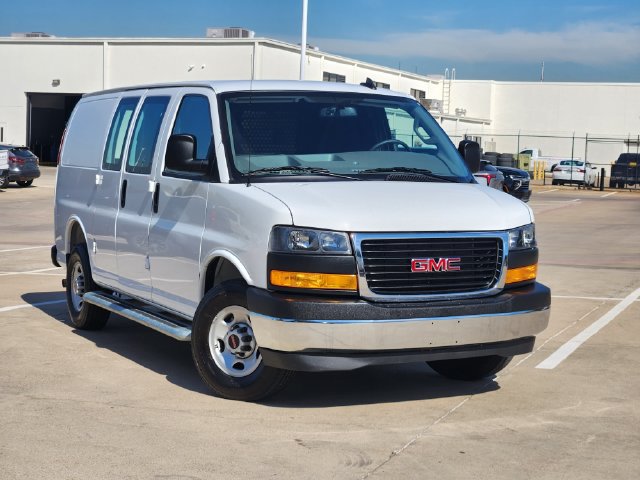 Used 2025 GMC Savana 2500 w/ Driver Convenience Package RWD image 2