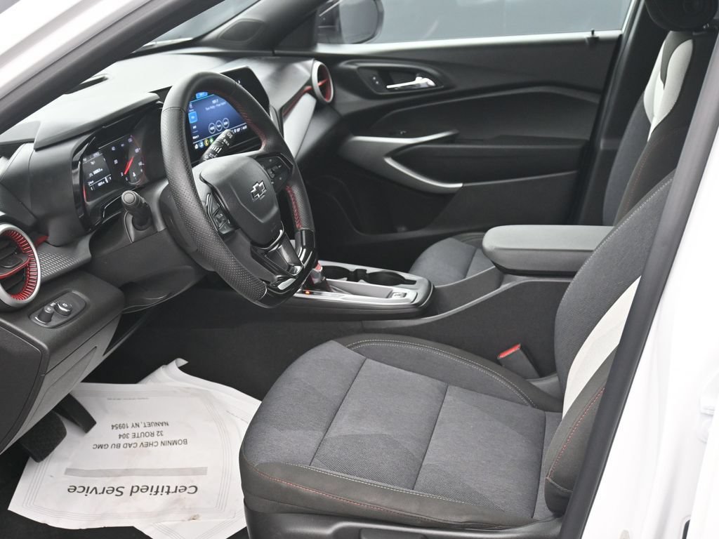 Used 2024 Chevrolet Trax RS FWD image 10