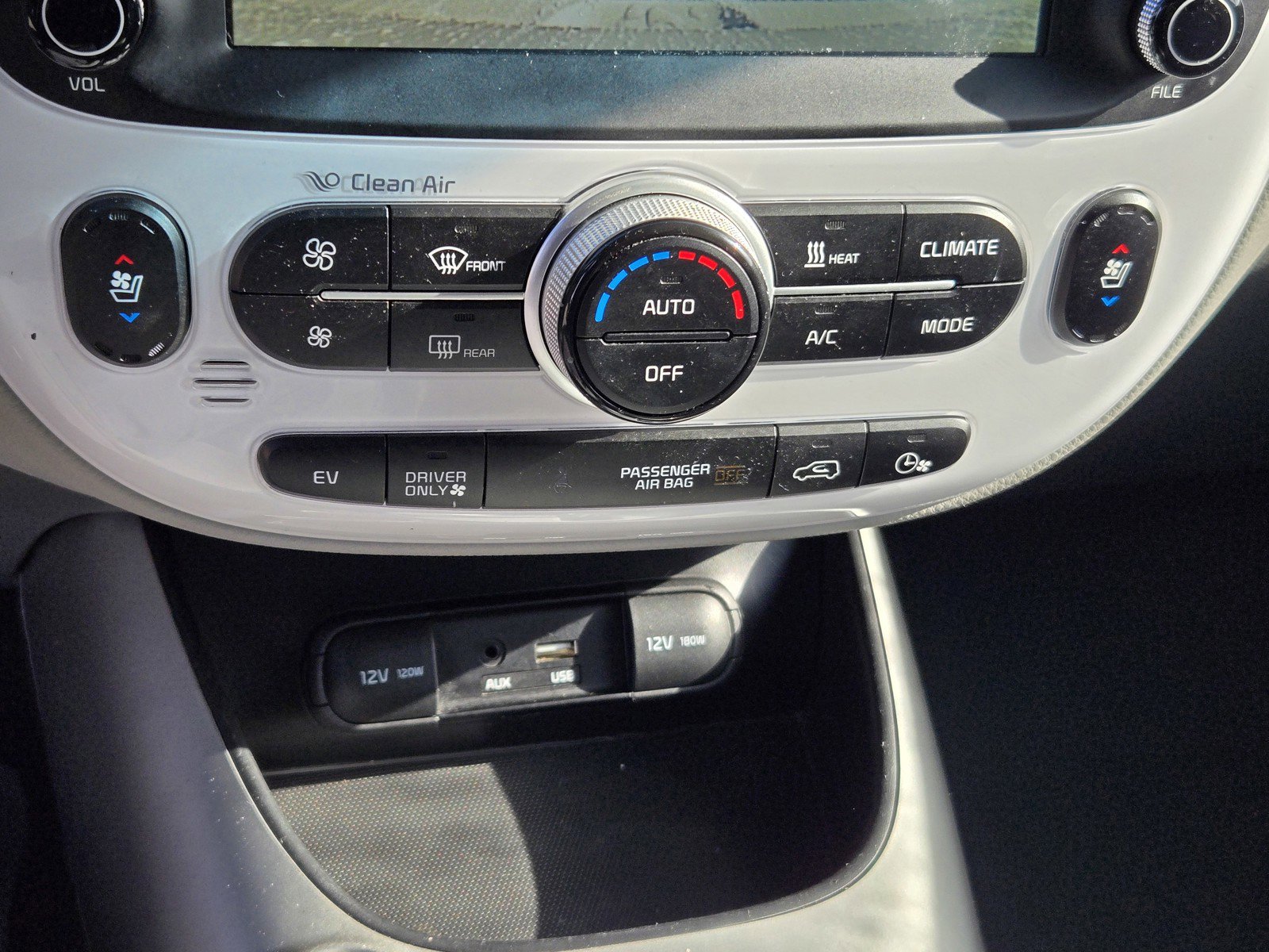 Used 2017 Kia Soul EV + w/ Sun & Fun Package image 19