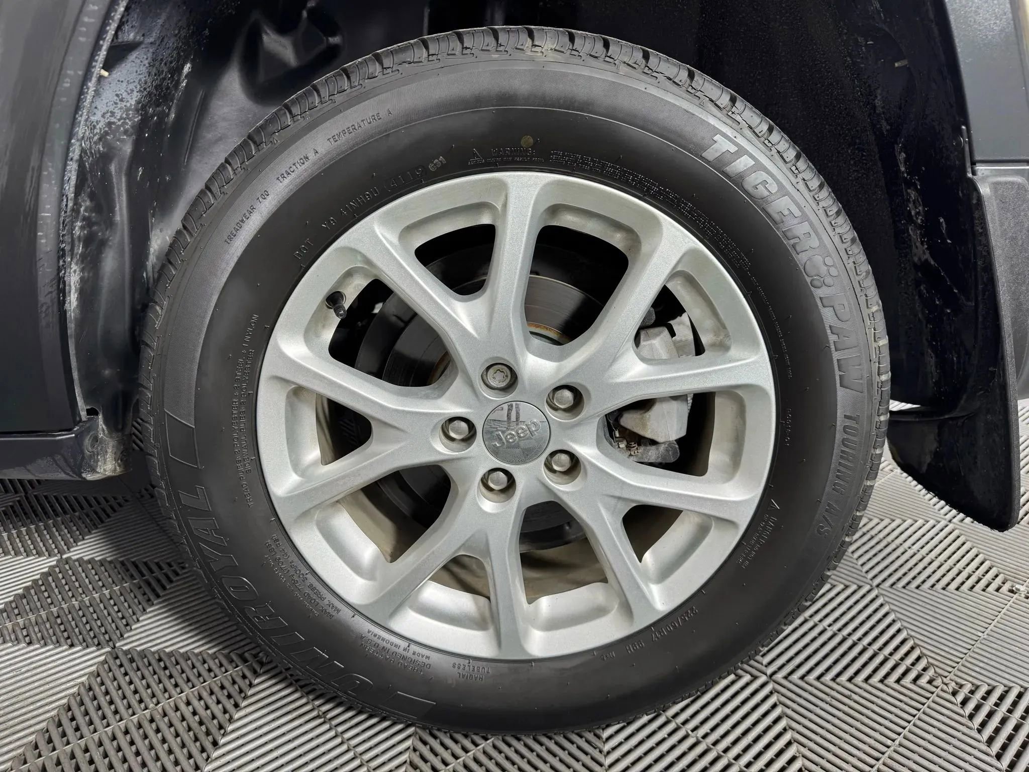 Used 2015 Jeep Cherokee Sport image 39