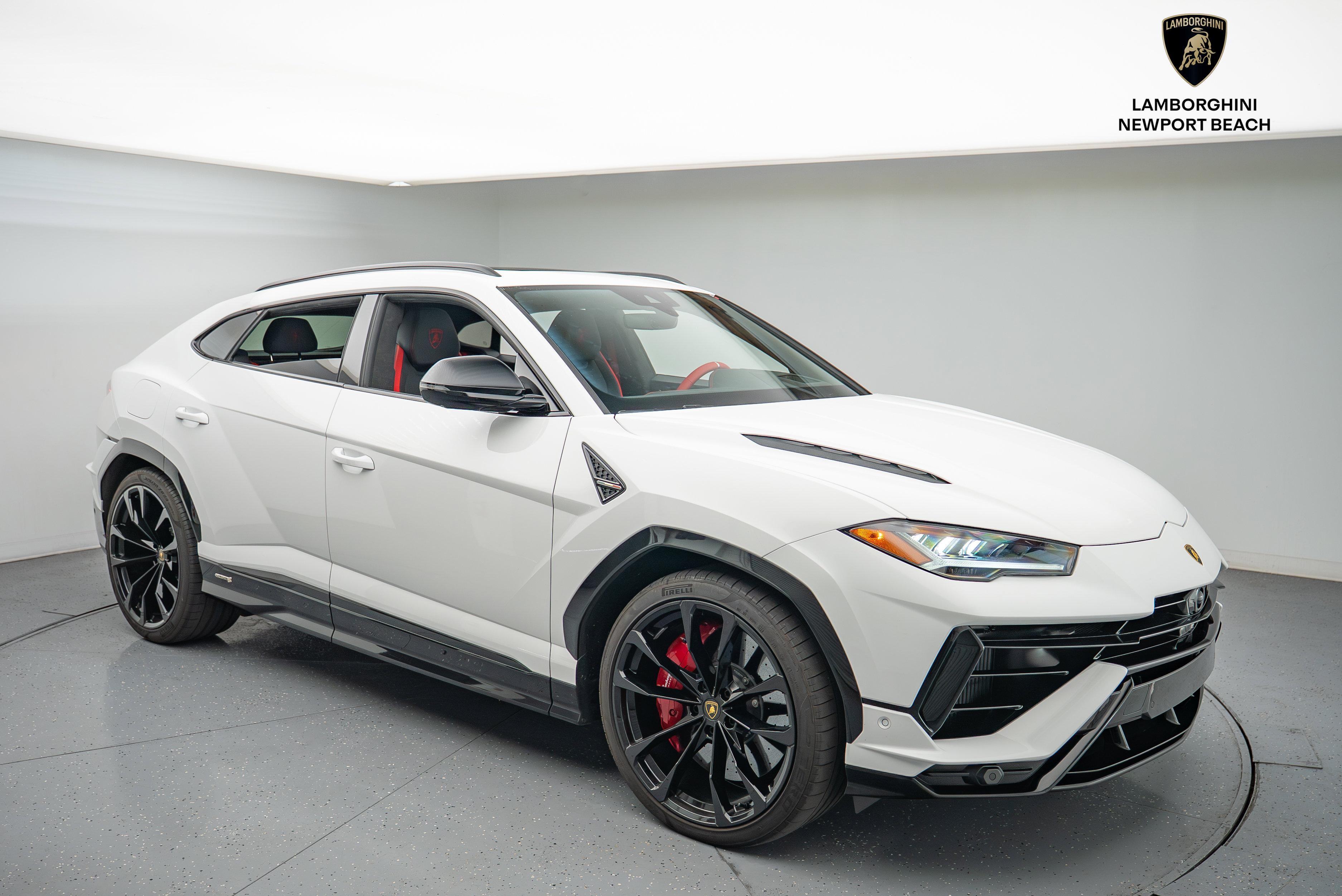 Used 2024 Lamborghini Urus S image 1