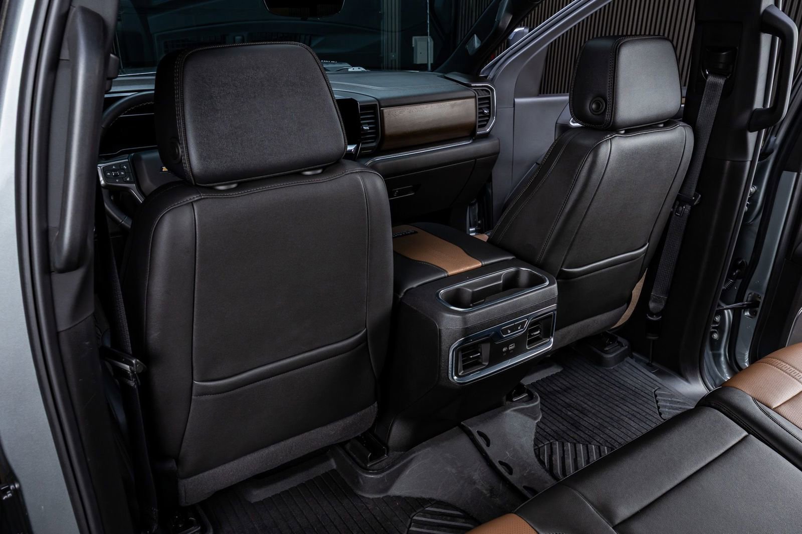 Used 2024 Chevrolet Silverado 2500 High Country w/ High Country Premium Package AWD/4WD image 35