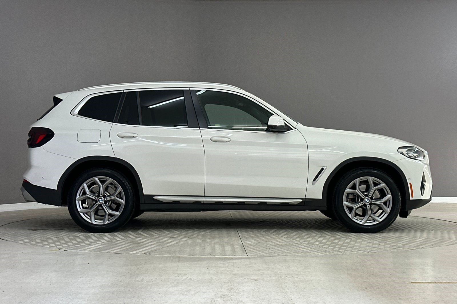 Certified 2024 BMW X3 sDrive30i w/ Convenience Package RWD image 7