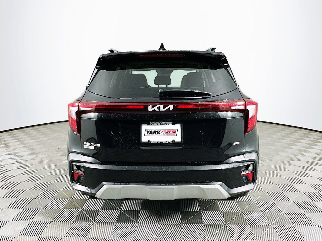 Used 2024 Kia Seltos EX image 9