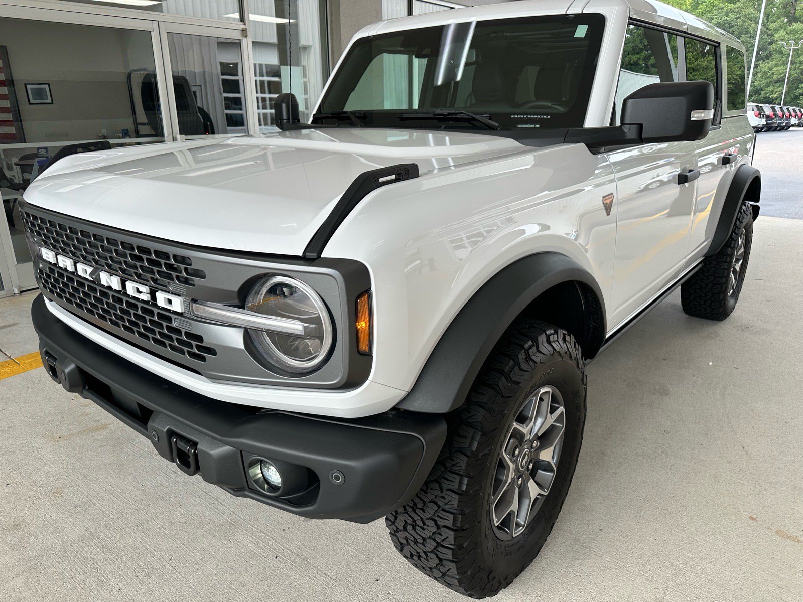 Certified 2025 Ford Bronco Badlands AWD/4WD image 3