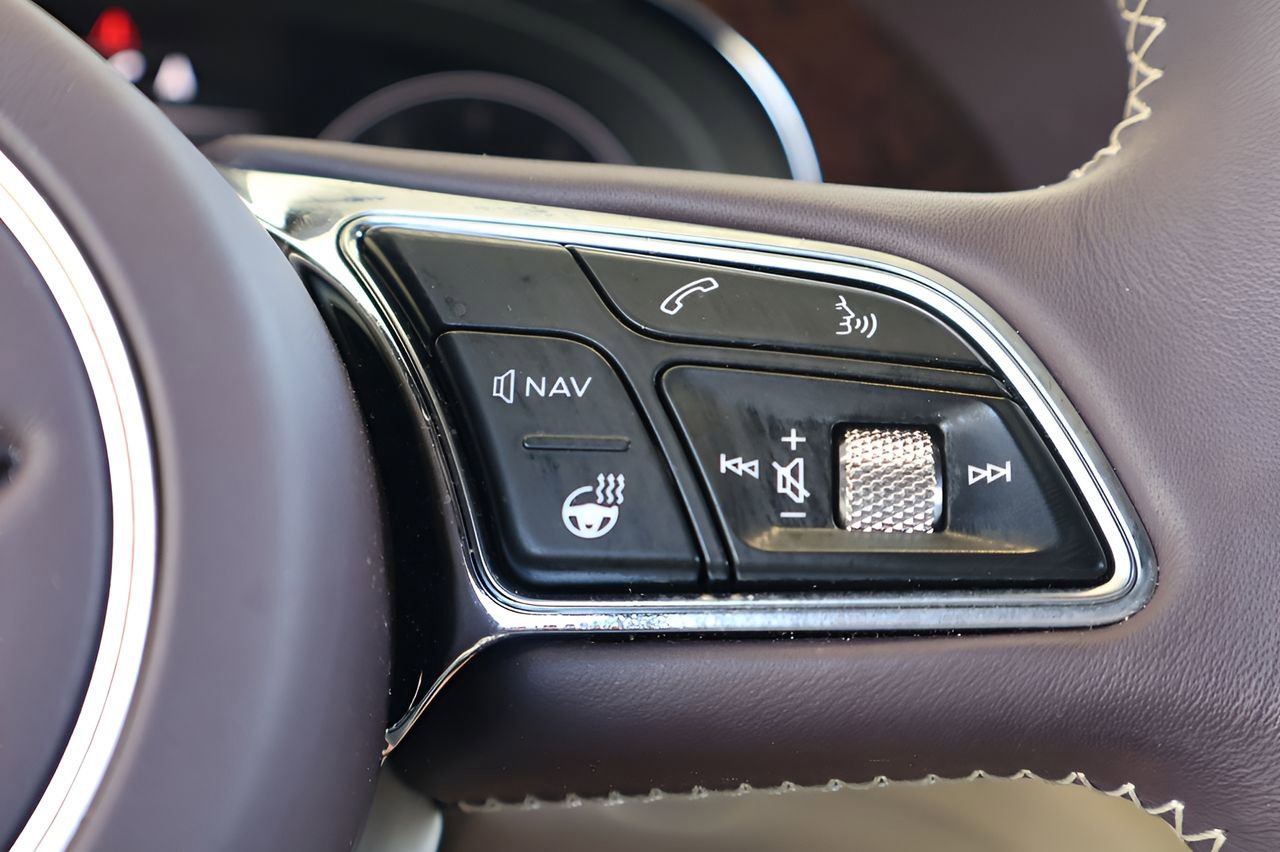 Used 2023 Bentley Bentayga Extended Wheelbase AWD/4WD image 26