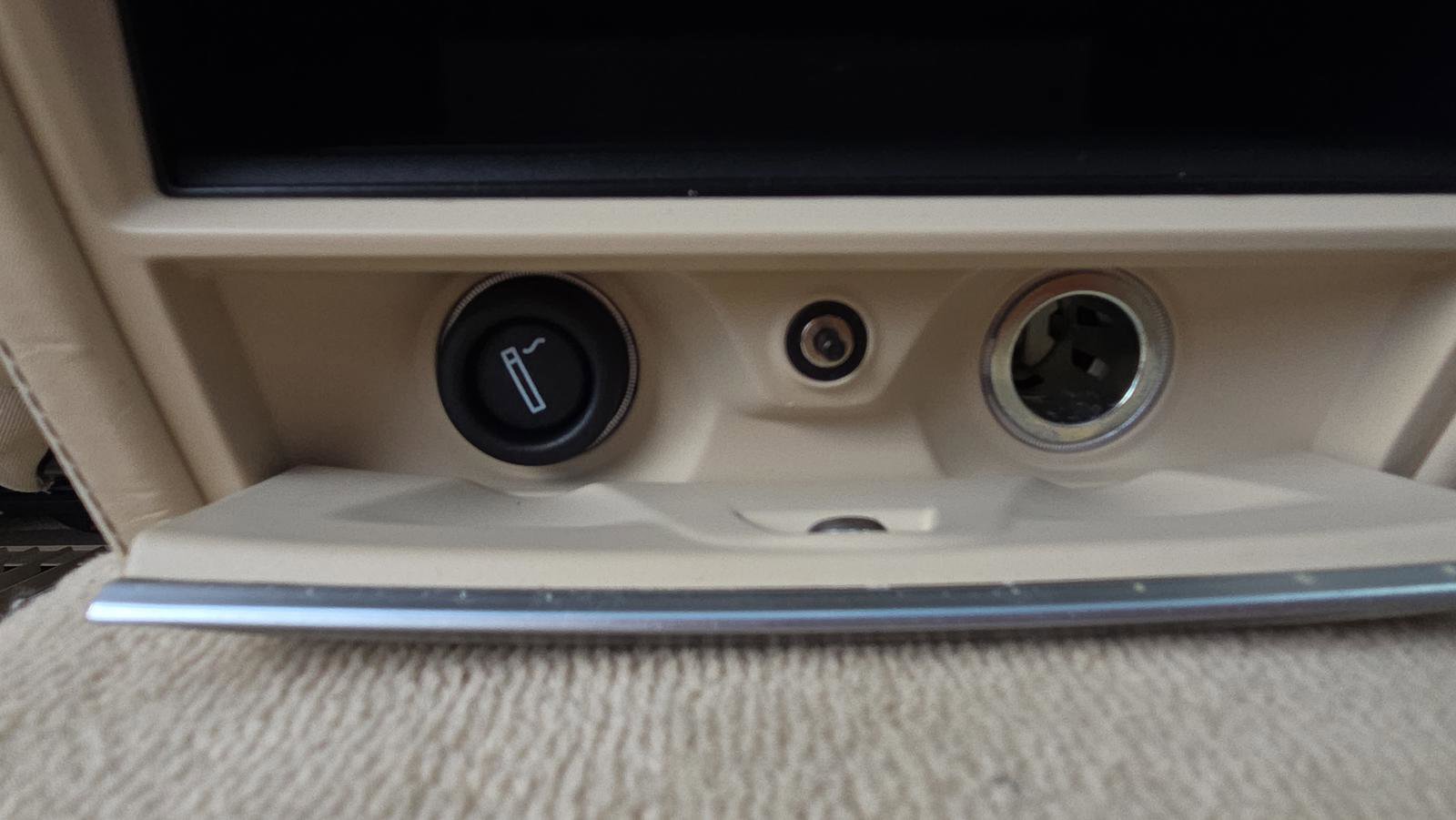 Used 2017 BMW 750i image 21