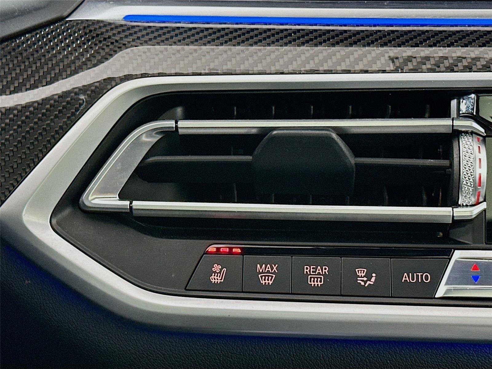 Used 2021 BMW X6 M50i image 21