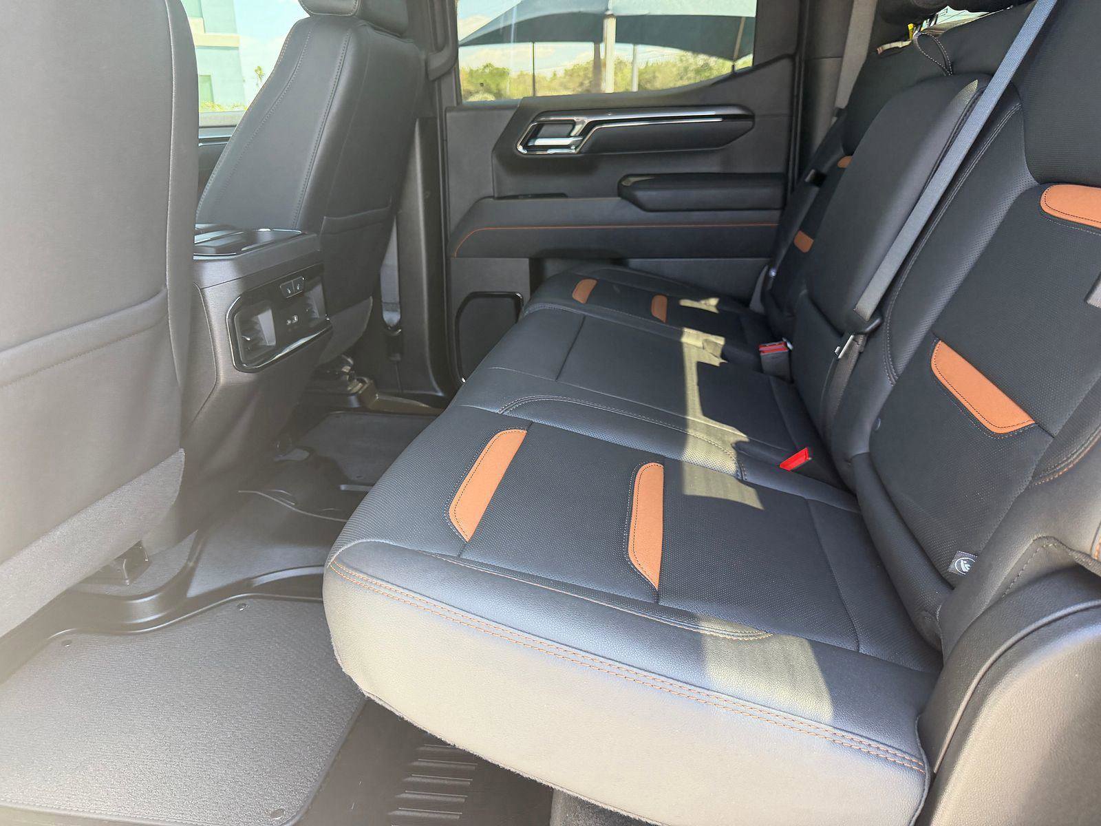 Used 2025 GMC Sierra 1500 AT4 image 2