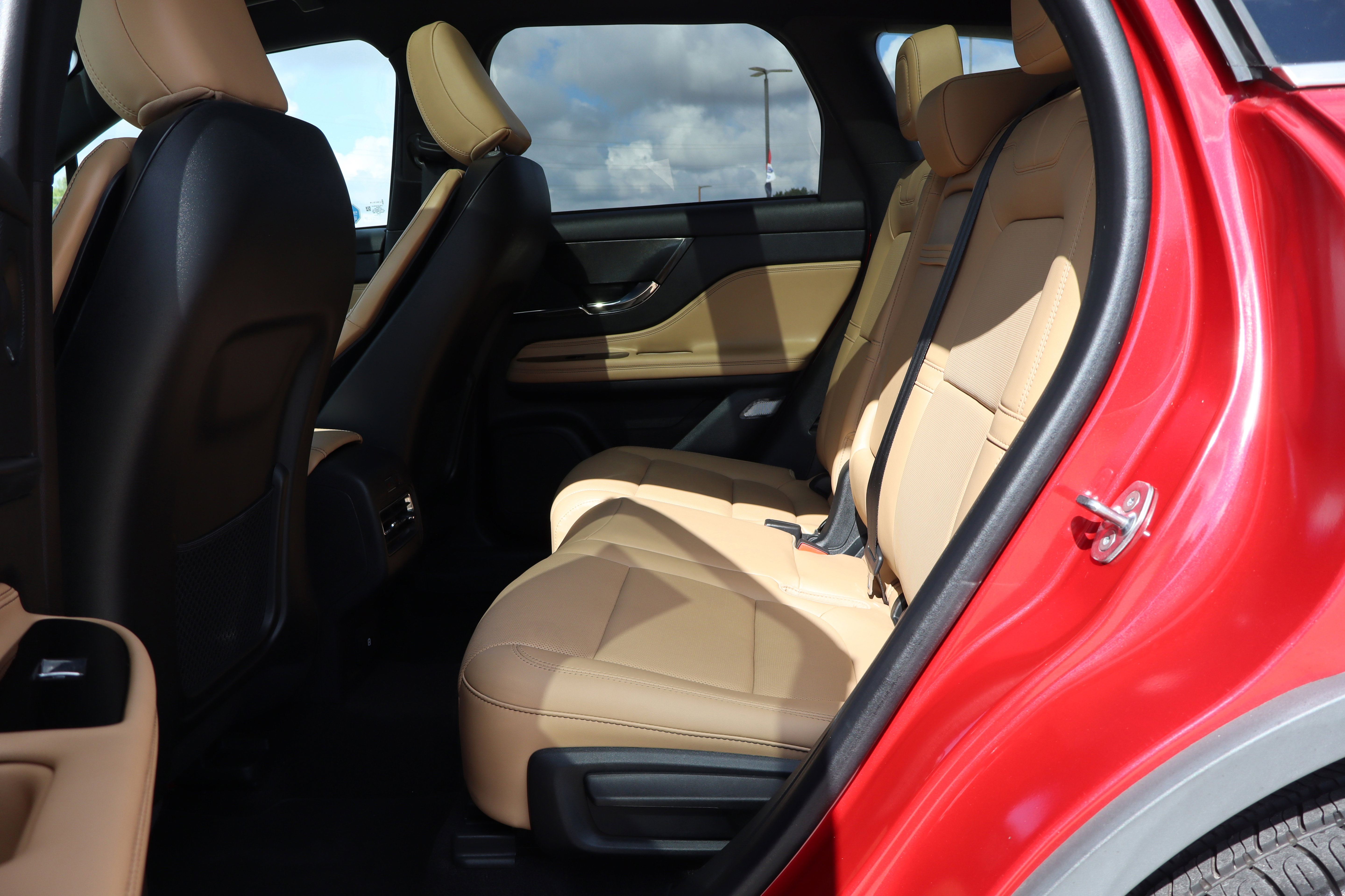 Used 2021 Lincoln Corsair Reserve w/ Equipment Group 201A image 11