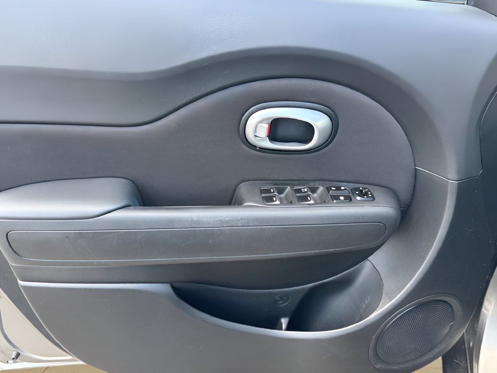 Used 2019 Kia Soul FWD image 23
