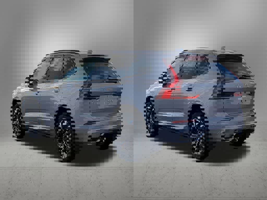 New 2026 Volvo XC60 B5 Plus w/ Protection Package Premier image 4