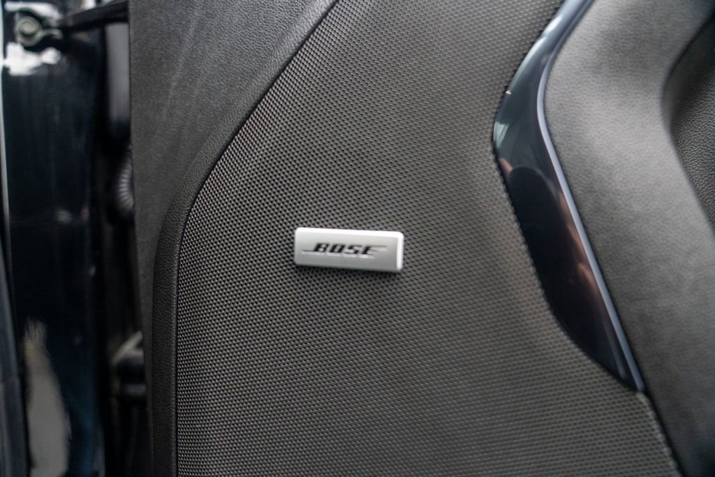 Used 2025 GMC Yukon XL AT4 image 11