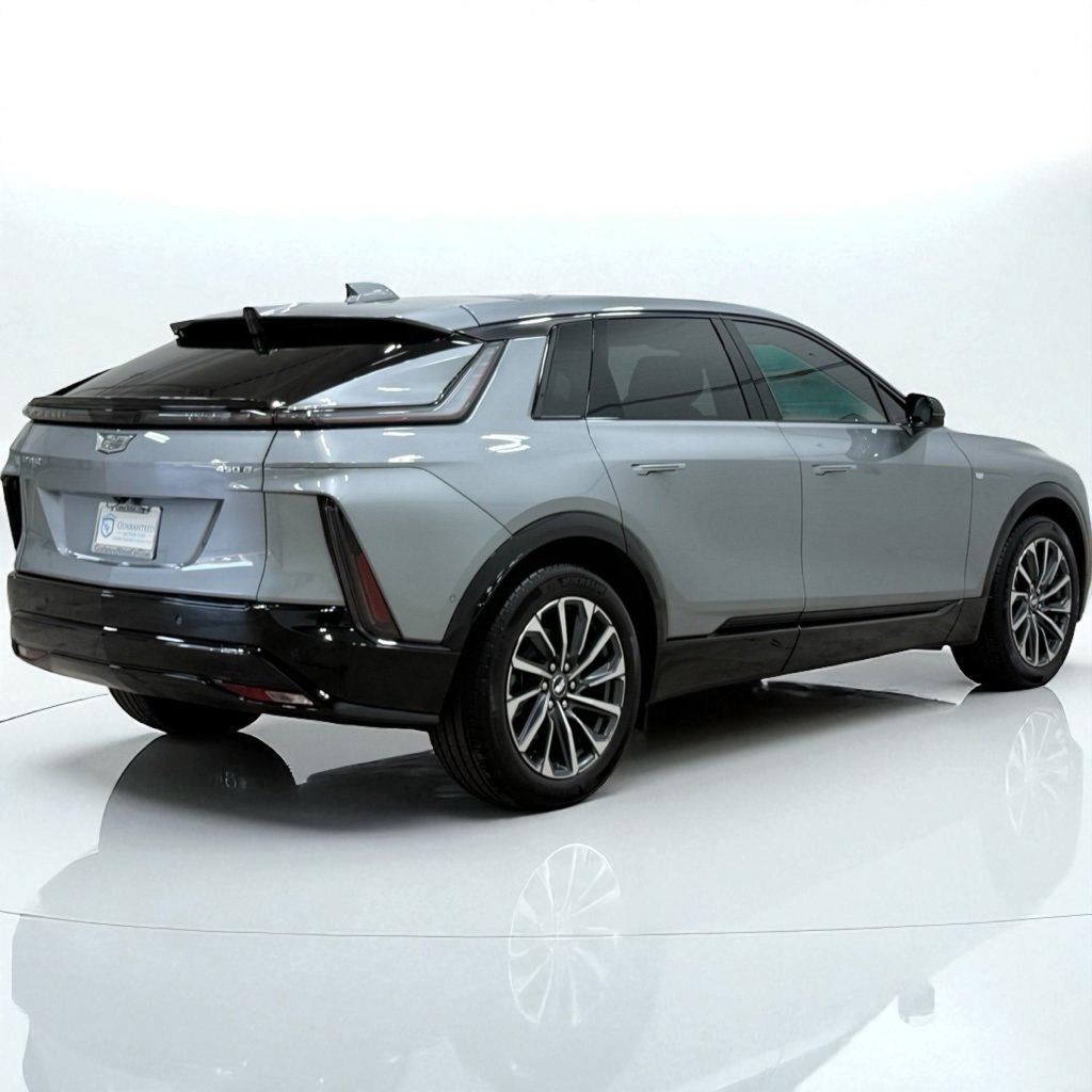 Used 2024 Cadillac Lyriq Sport image 11