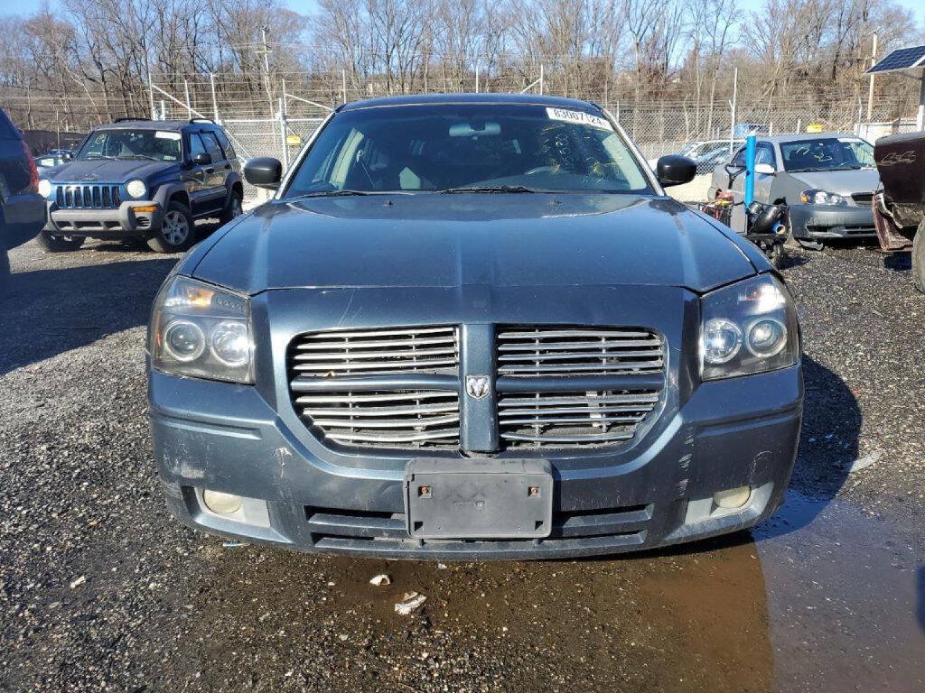 Used 2007 Dodge Magnum SXT RWD image 2