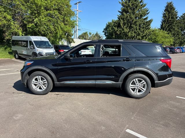 Used 2020 Ford Explorer XLT w/ Equipment Group 202A AWD/4WD image 3