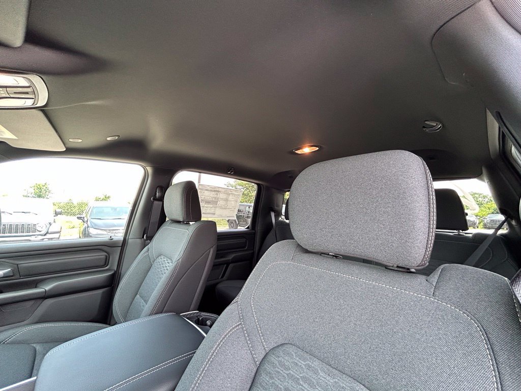 New 2026 RAM 1500 Express AWD/4WD image 13