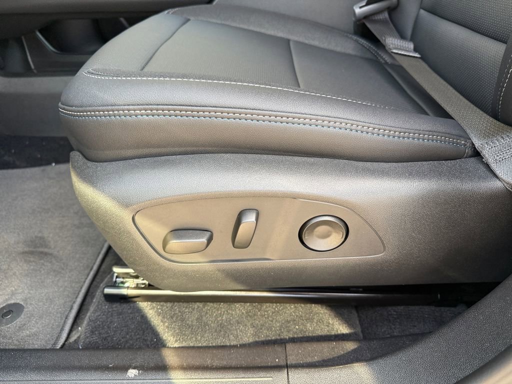 New 2026 Chevrolet Equinox EV LT image 17