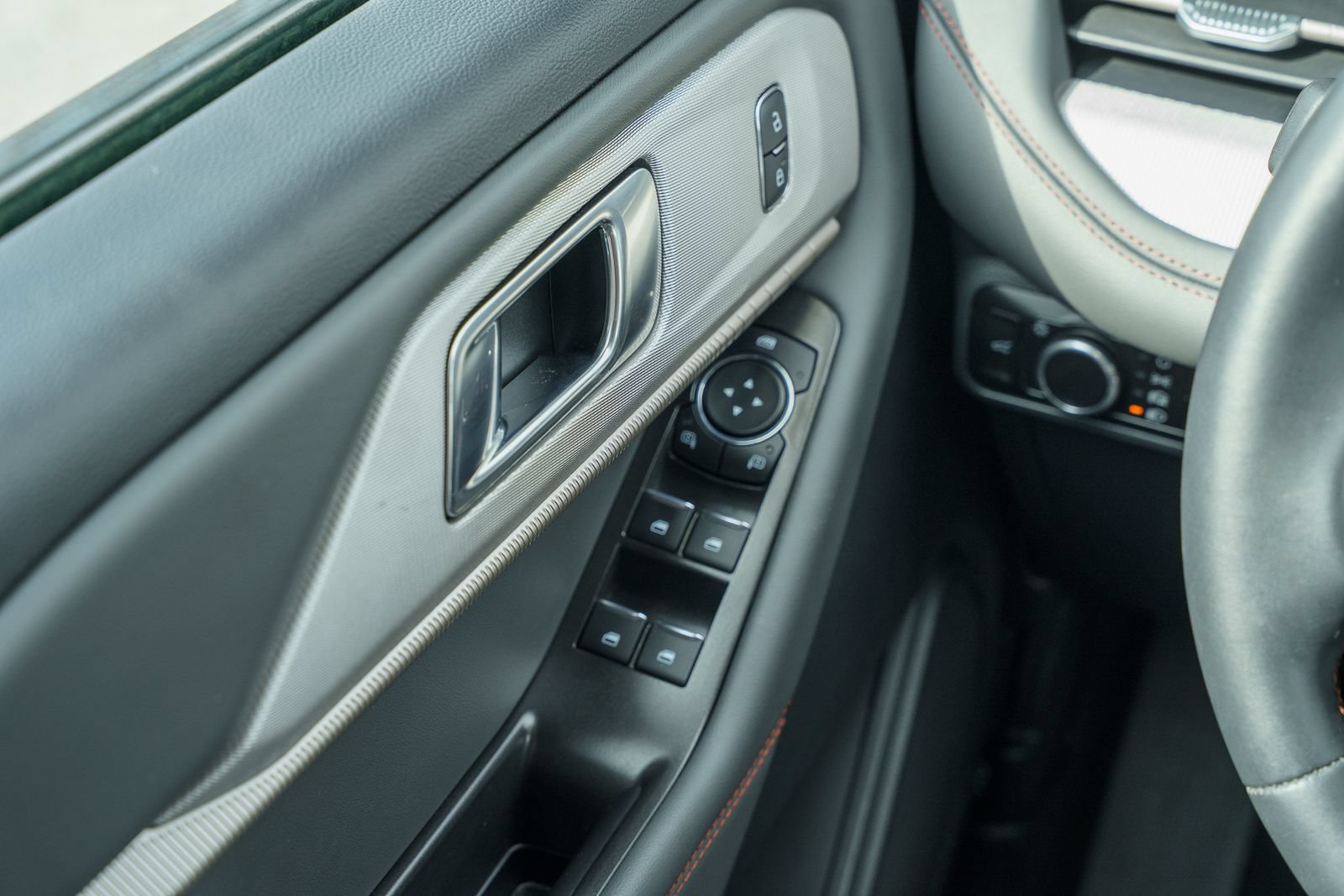 Certified 2025 Ford Explorer Active RWD image 29
