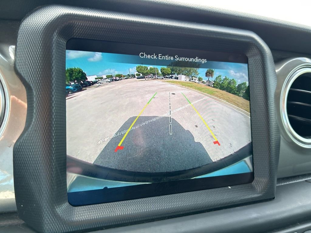 Used 2022 Jeep Wrangler Unlimited Sahara image 27