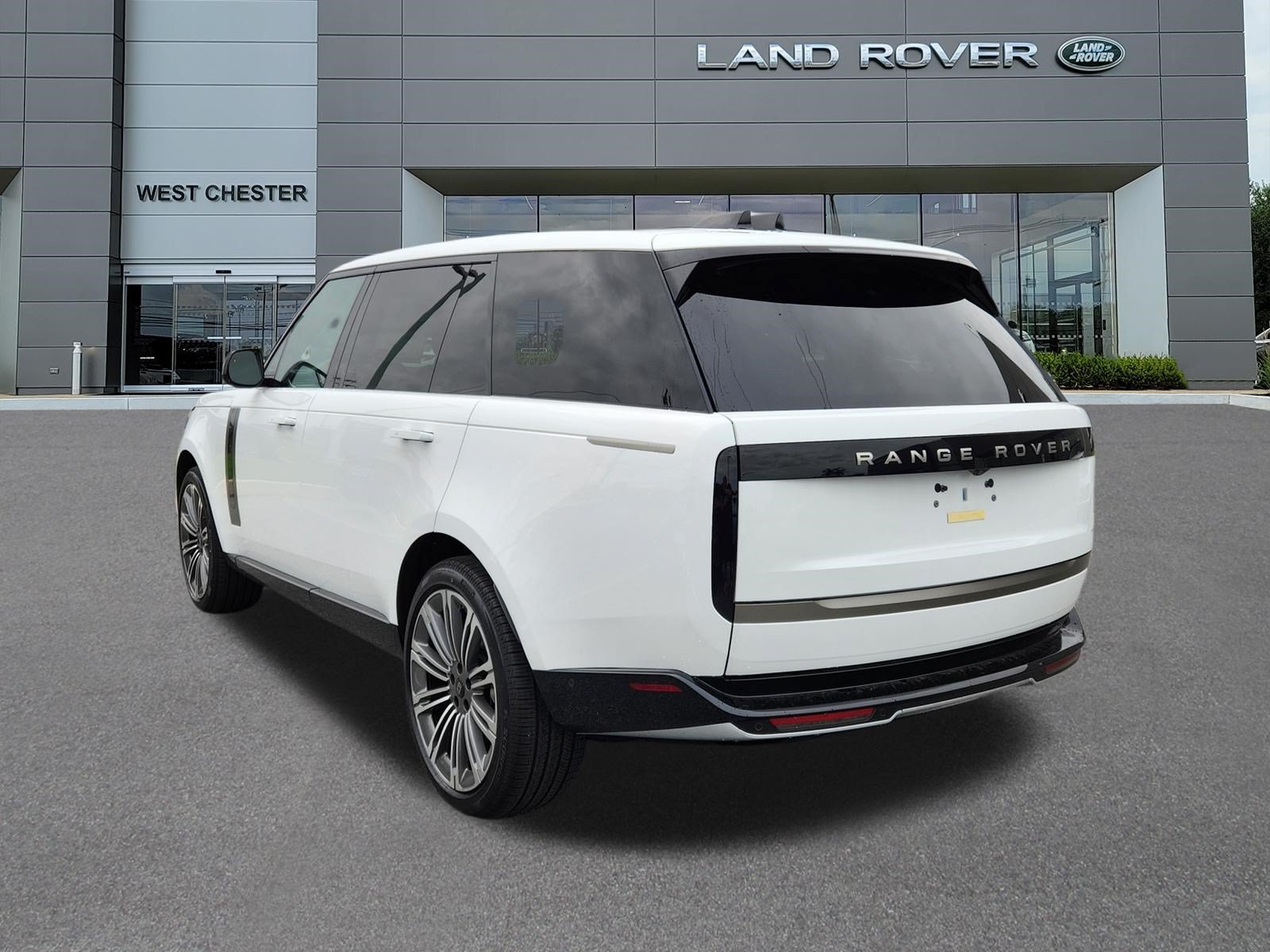 New 2027 Land Rover Range Rover Long Wheelbase SE AWD/4WD image 3