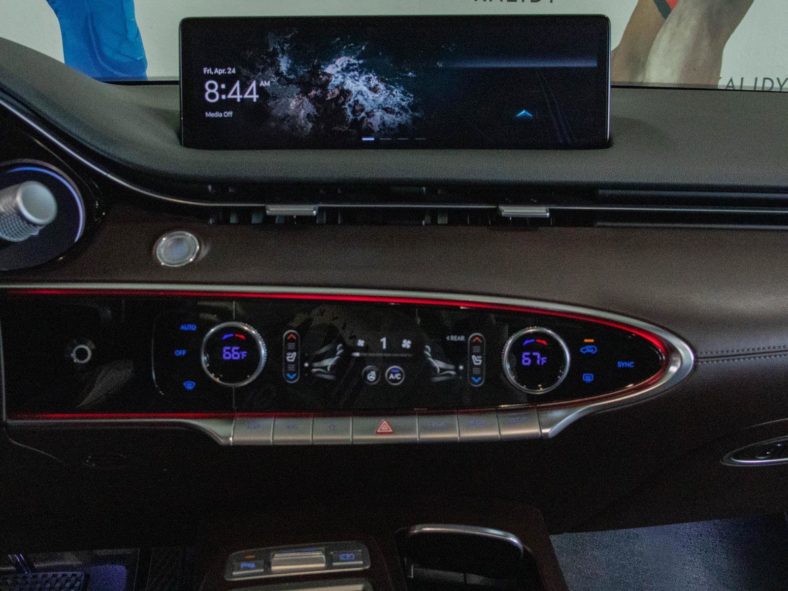 Used 2022 Genesis GV70 2.5T w/ Advanced Package AWD/4WD image 4