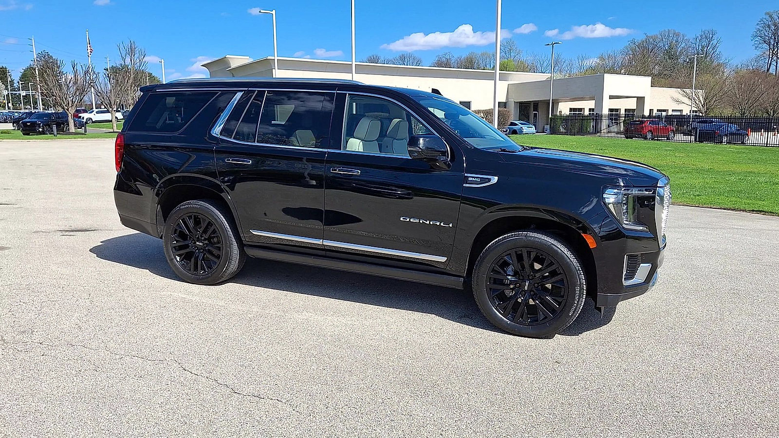 Certified 2021 GMC Yukon Denali w/ Denali Premium Package AWD/4WD image 2