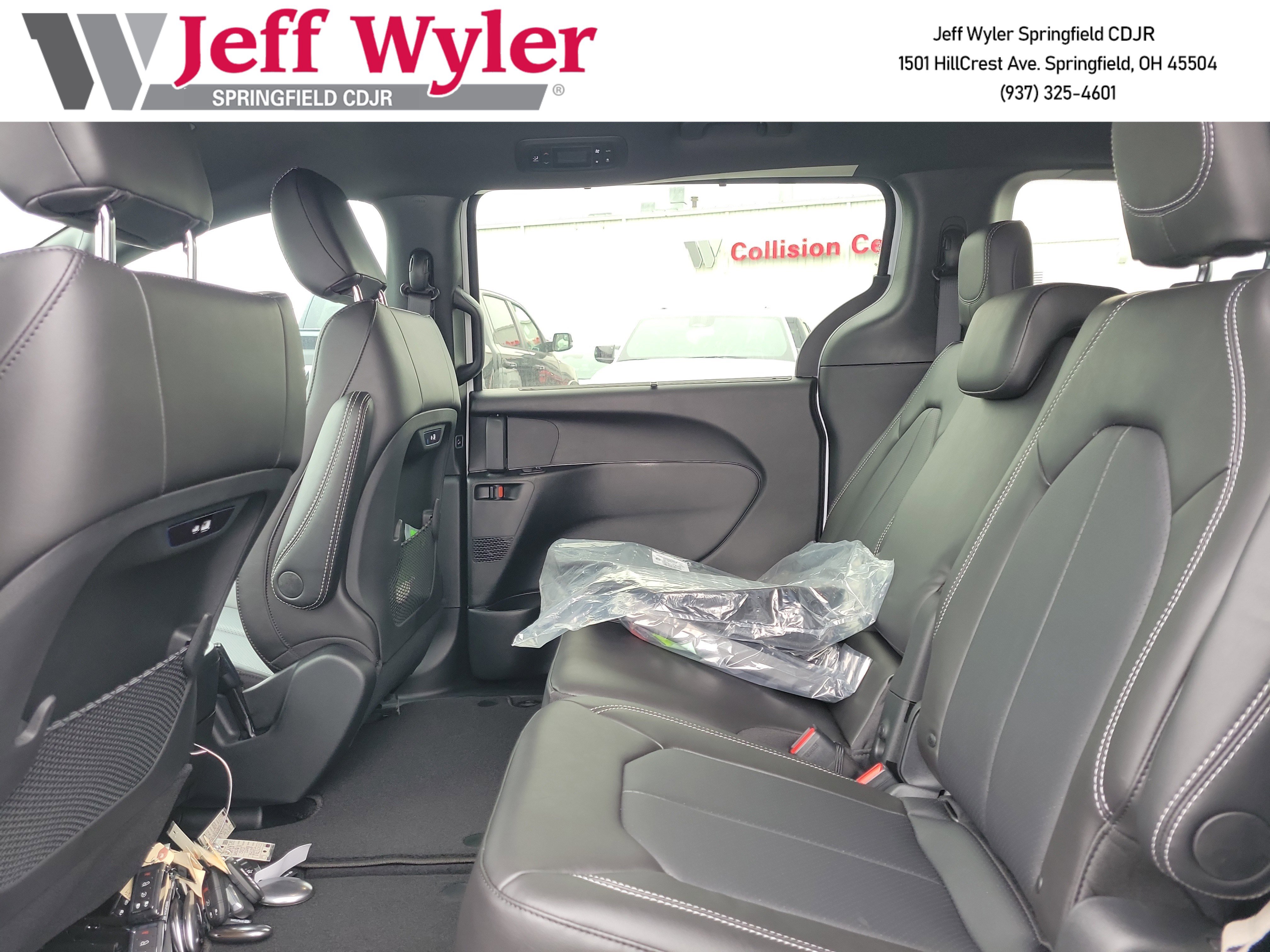 New 2026 Chrysler Pacifica Select image 16