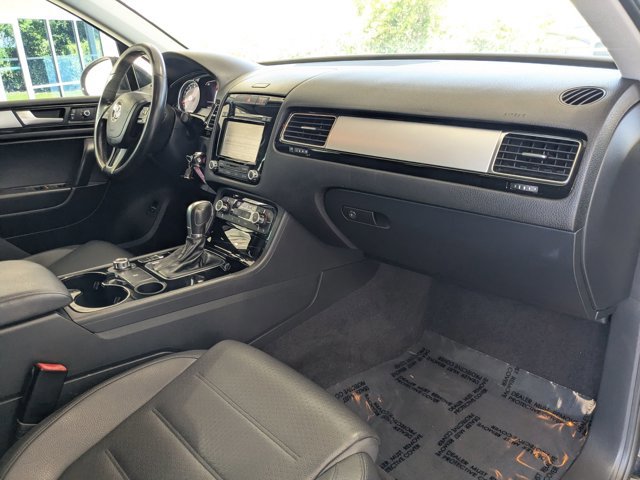 Used 2014 Volkswagen Touareg Sport AWD/4WD image 19
