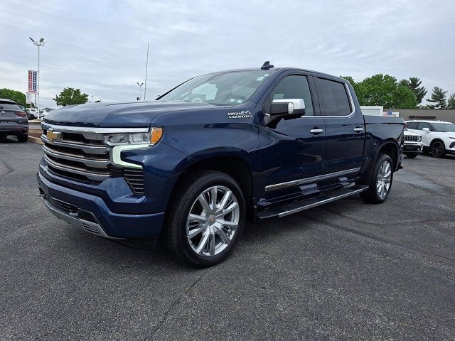 Used 2022 Chevrolet Silverado 1500 High Country w/ High Country Premium Package AWD/4WD image 3
