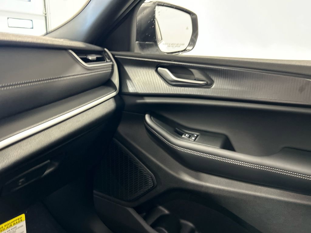 New 2025 Jeep Grand Cherokee Laredo w/ Luxury Tech Group I image 26