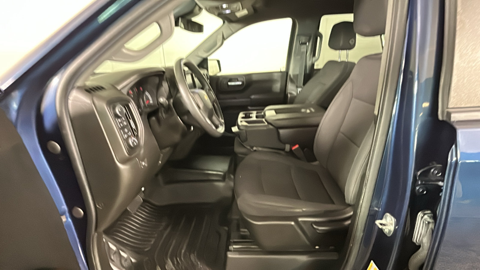 Used 2022 Chevrolet Silverado 1500 W/T w/ WT Value Package AWD/4WD image 13