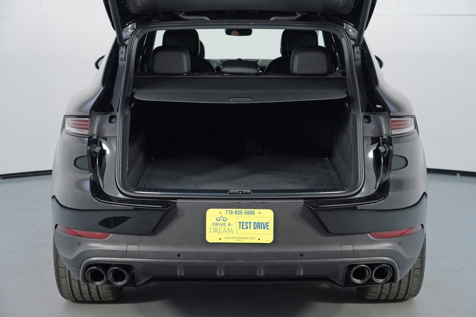 Used 2024 Porsche Cayenne w/ Sport Chrono Package image 10