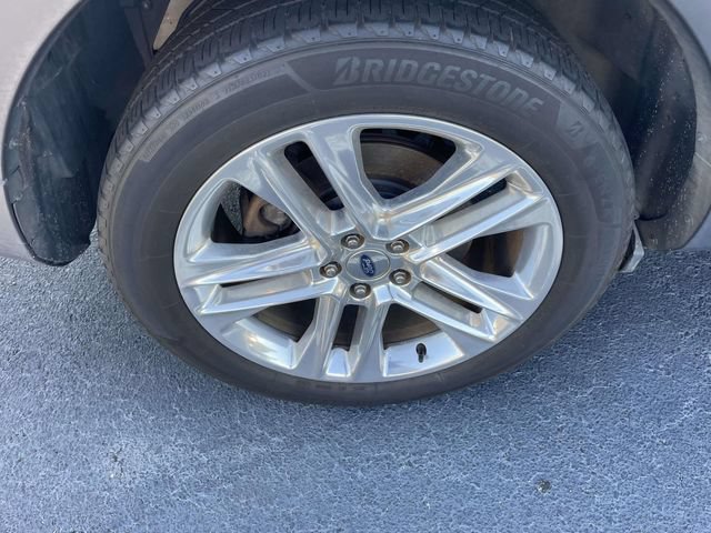 Used 2017 Ford Explorer XLT w/ Equipment Group 202A FWD image 14