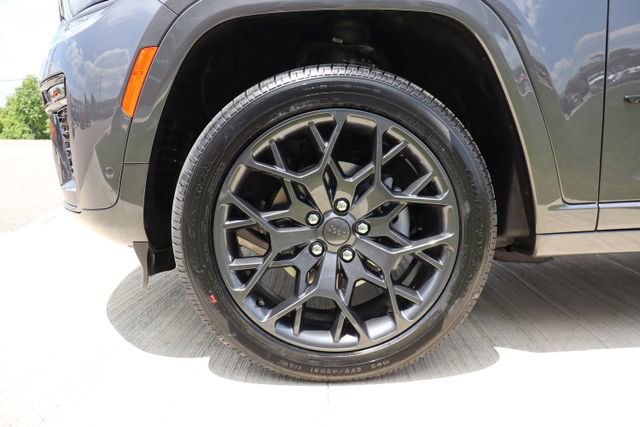 New 2026 Jeep Grand Cherokee Summit AWD/4WD image 30