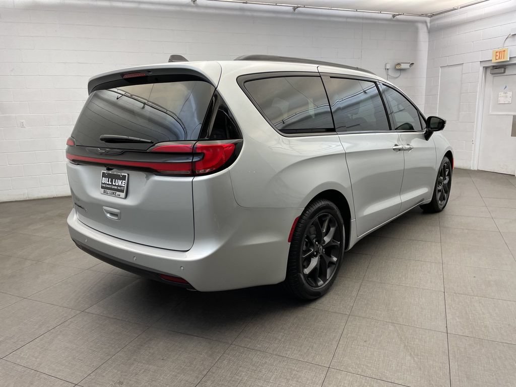 New 2026 Chrysler Pacifica Select FWD image 4