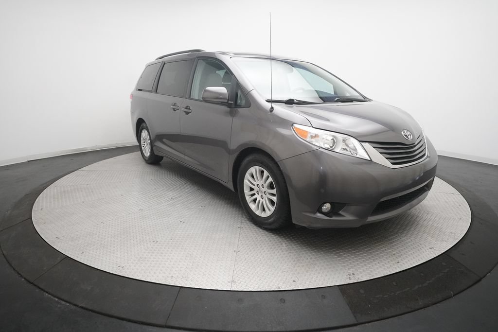 Used 2014 Toyota Sienna XLE FWD image 37
