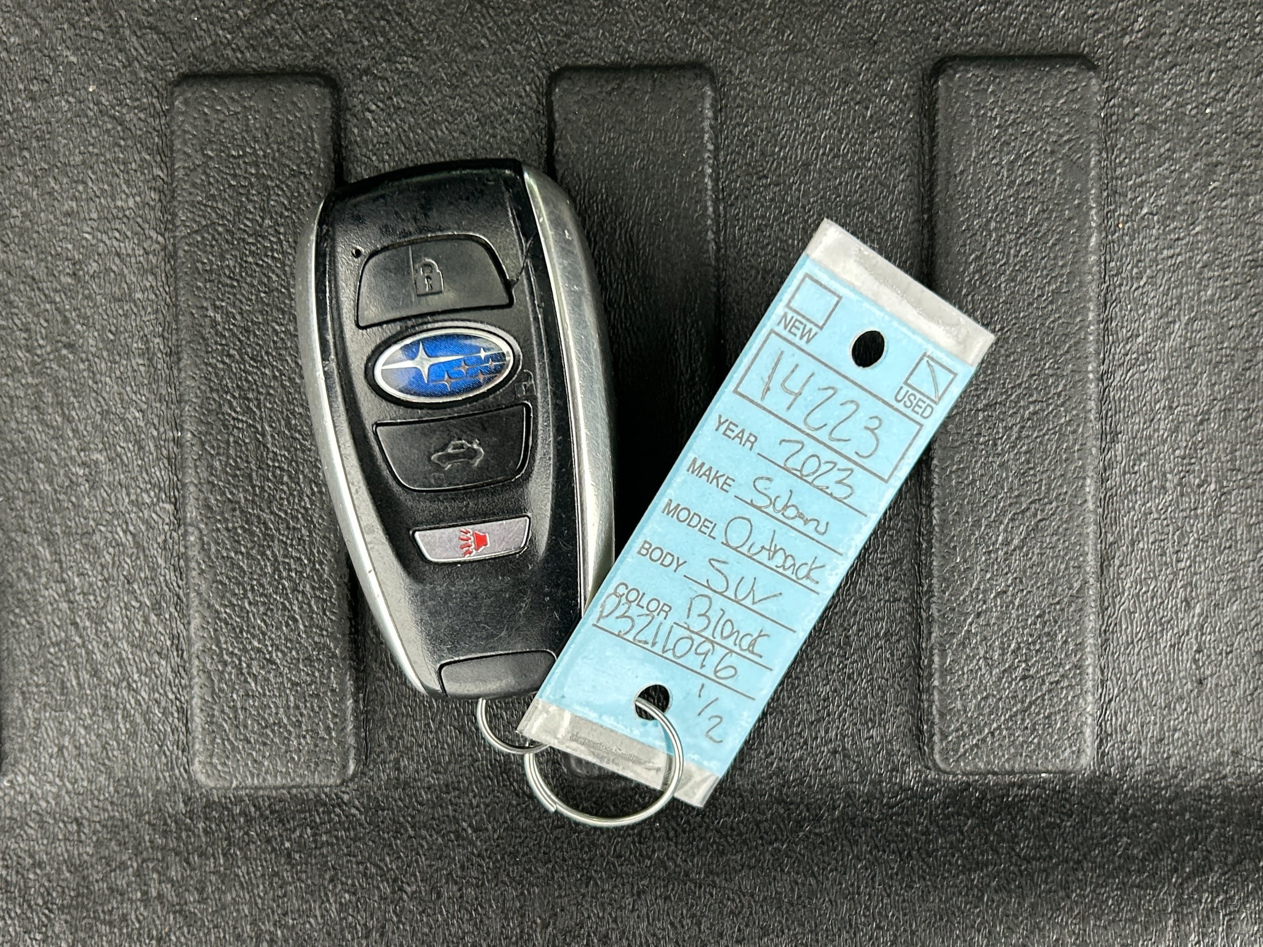 Used 2023 Subaru Outback Premium AWD/4WD image 39
