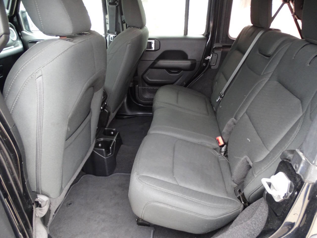 Used 2021 Jeep Wrangler Unlimited Sahara AWD/4WD image 27