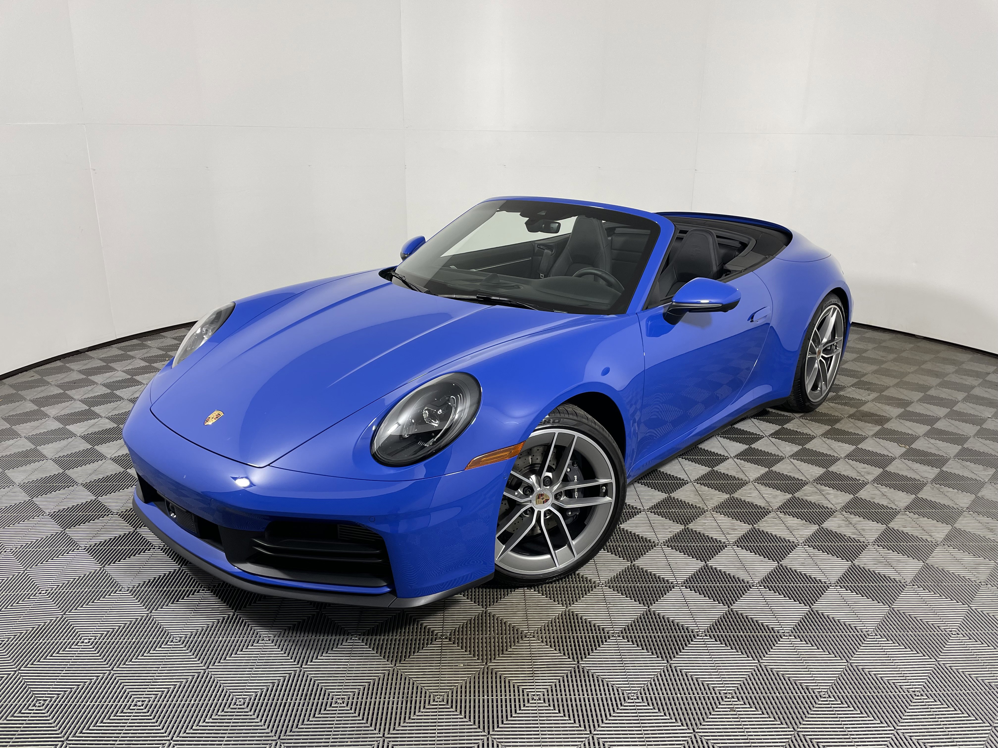 Used 2025 Porsche 911 Carrera image 1