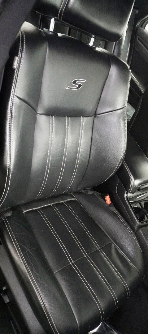 Used 2016 Chrysler 300 S image 9