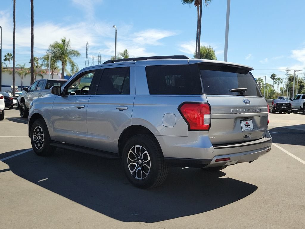 Used 2024 Ford Expedition XLT RWD image 3