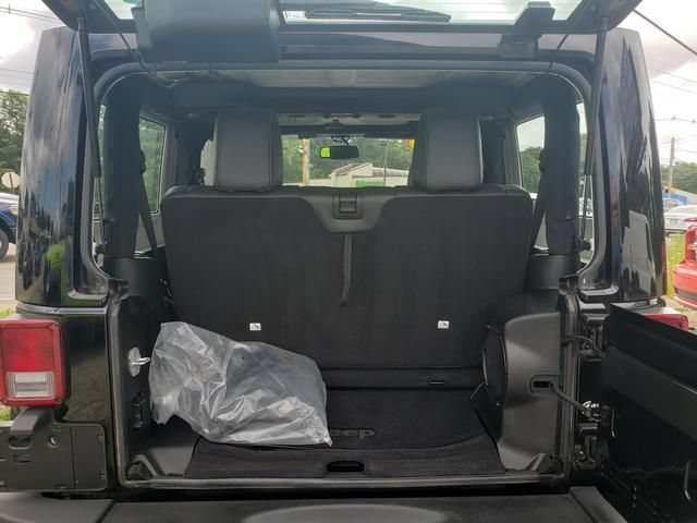 Used 2013 Jeep Wrangler Rubicon w/ PWR Convenience Group AWD/4WD image 5