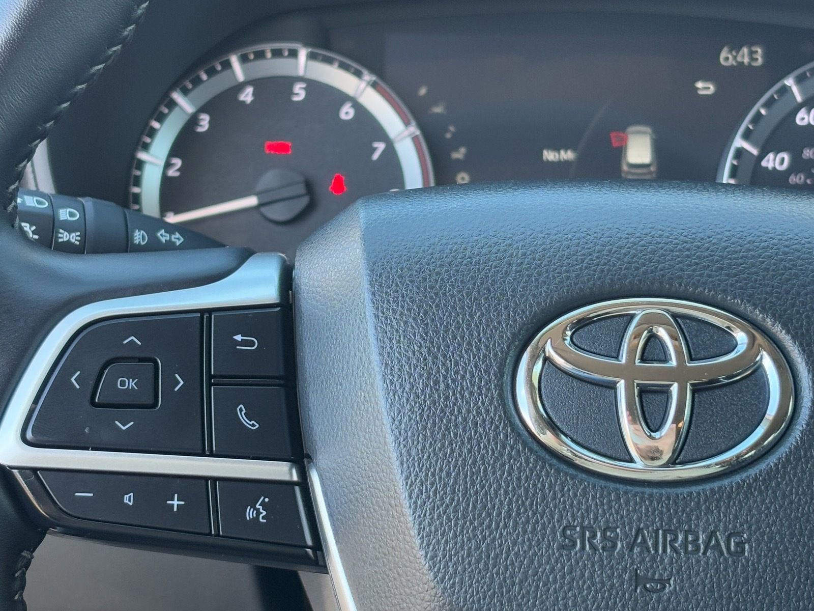 Certified 2025 Toyota Highlander LE image 23