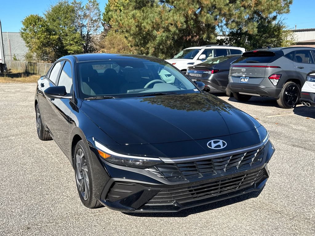 New 2025 Hyundai Elantra SEL image 7