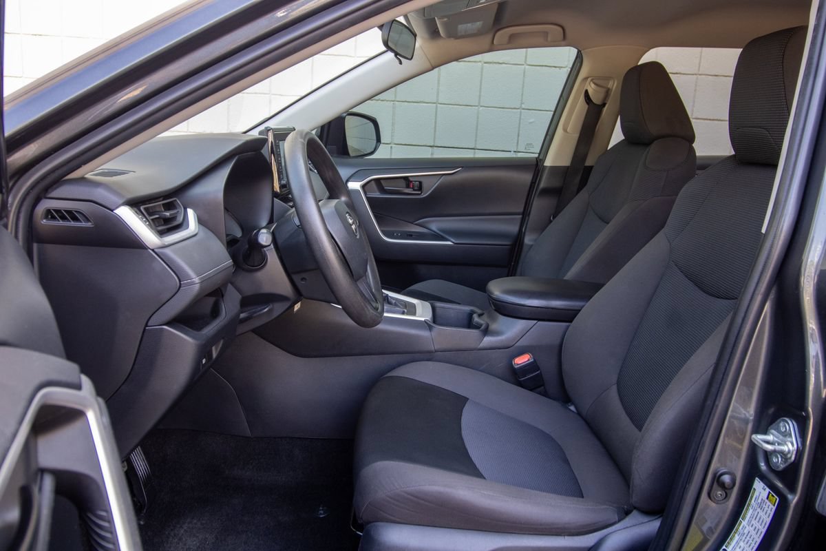 Used 2022 Toyota RAV4 LE FWD image 13