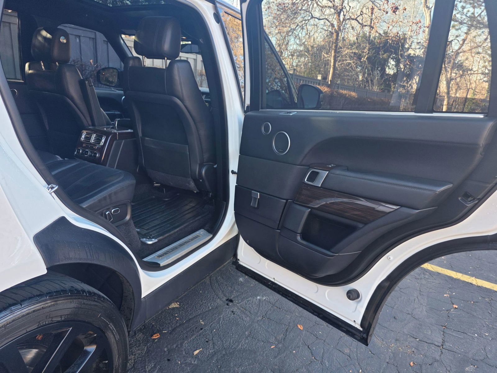 Used 2015 Land Rover Range Rover Long Wheelbase Supercharged image 40