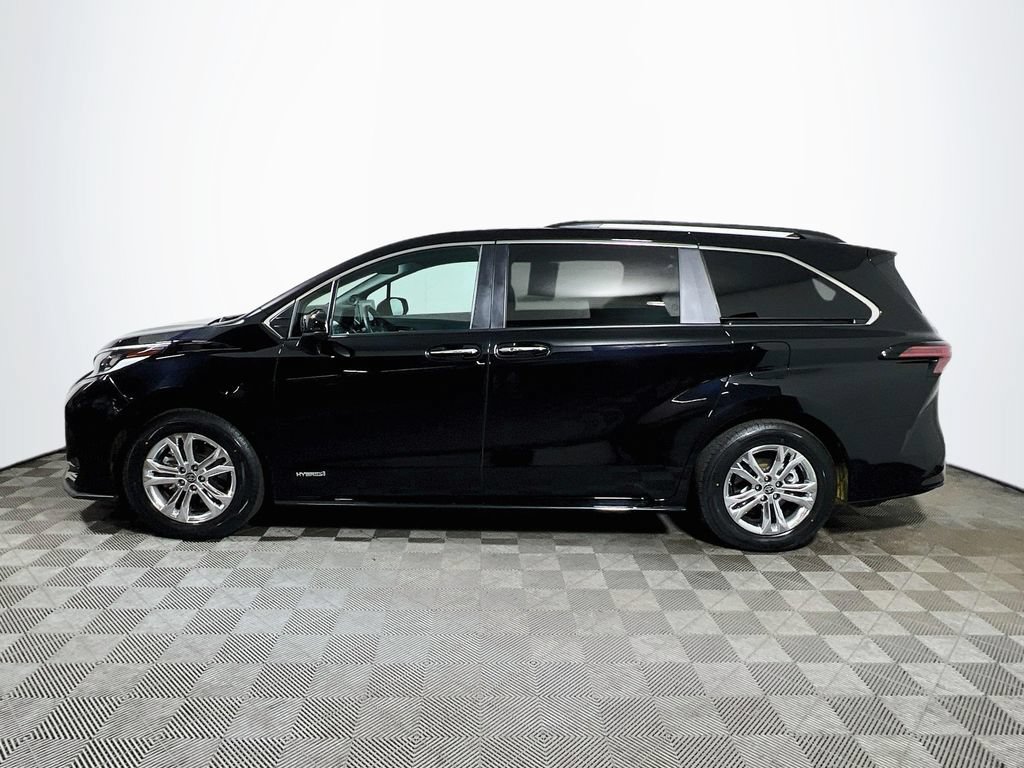 Certified 2021 Toyota Sienna XSE w/ XSE Plus Package AWD/4WD image 4