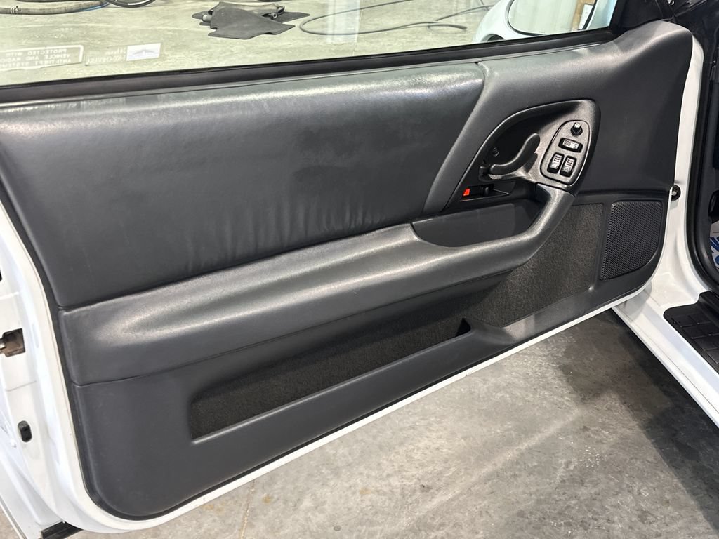 Used 1995 Chevrolet Camaro Z28 RWD image 12