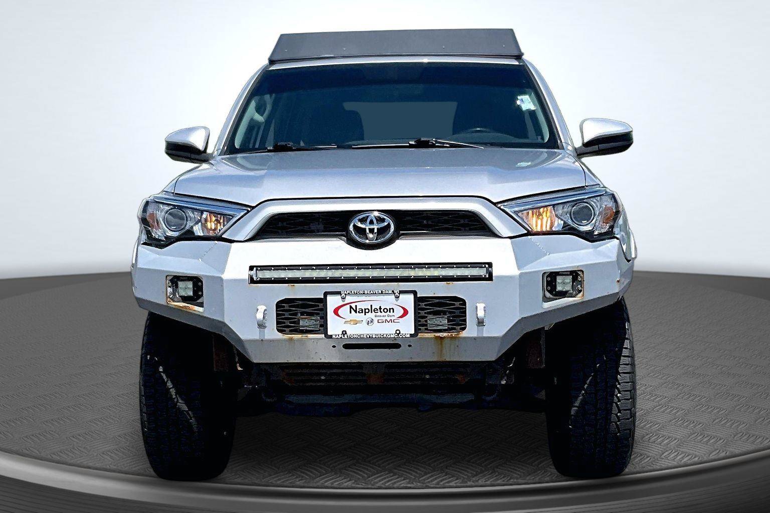 Used 2018 Toyota 4Runner SR5 AWD/4WD image 3